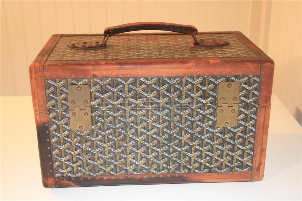 Rare Early Maison E. Goyard Small Carry On Toiletry Trunk In Good Condition In Philadelphia, PA