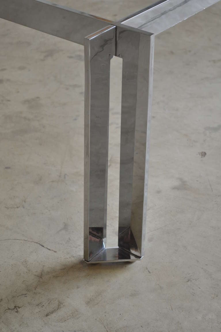 Table basse moderne mi-siècle en chrome et verre fumé d'après Milo Baughman en vente 2