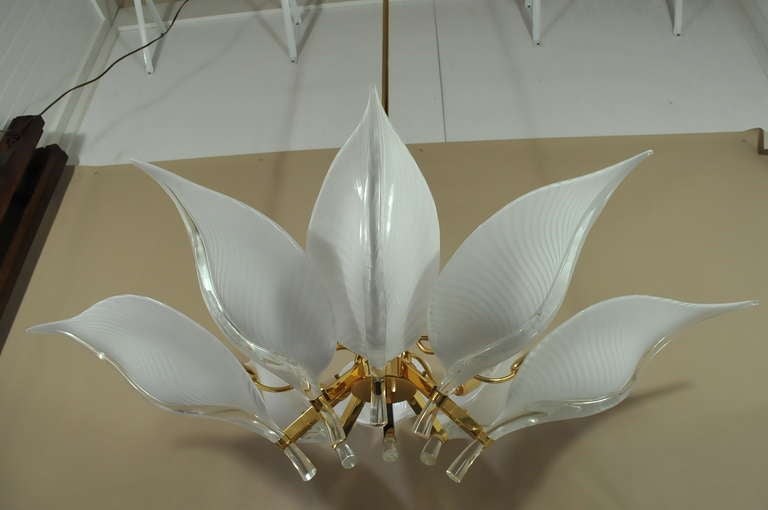 Murano Handblown Glass Lotus Leaf & Brass Hollywood Regency Chandelier In Excellent Condition In Philadelphia, PA