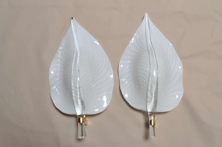 Italian Large Pair of Murano Blown Glass Leaf Brass Hollywood Regency Wall Light Sconces