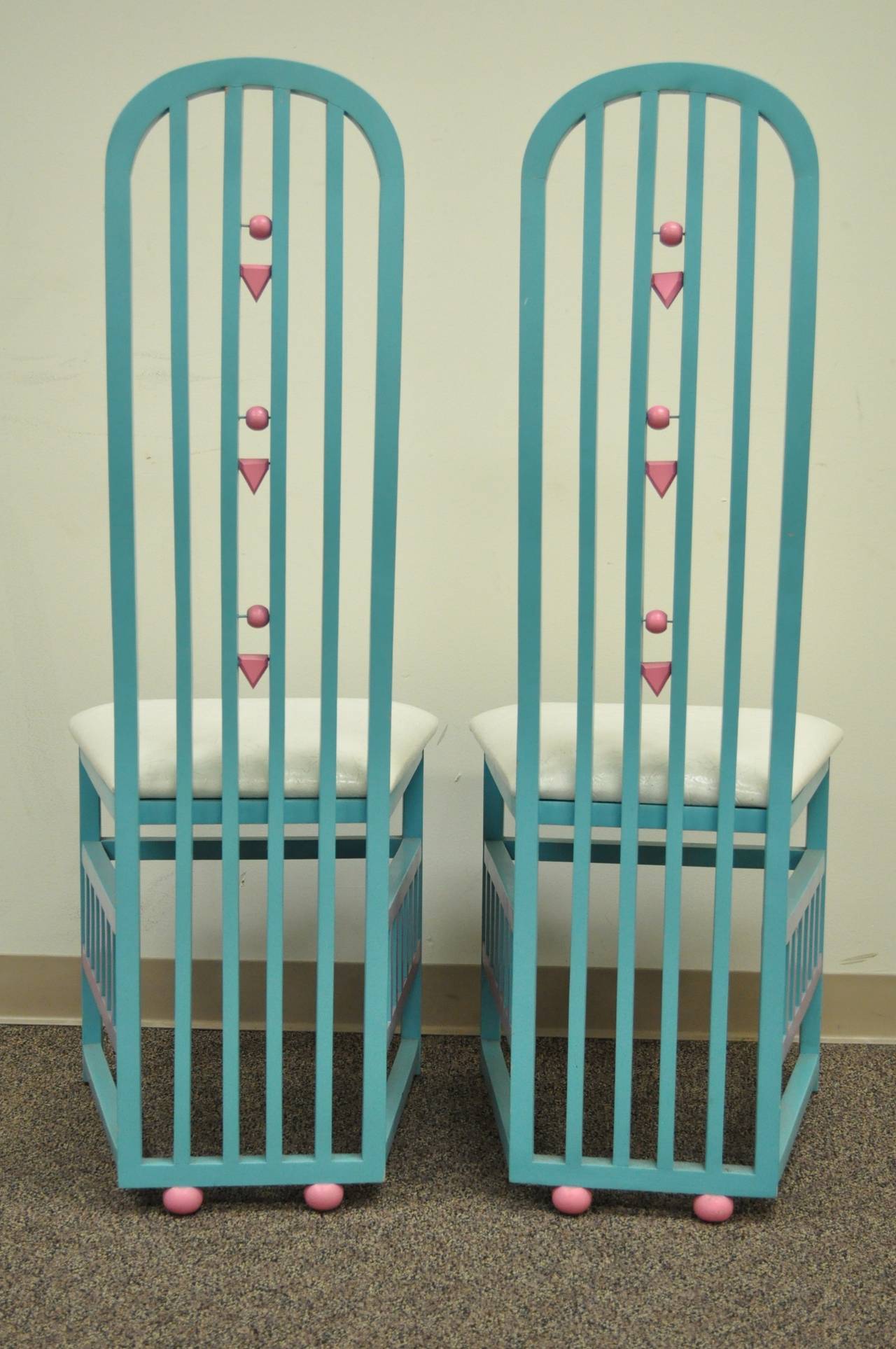 Vintage 1987 Memphis Style Blue and Pink Painted Dining Room Set Table 4 Chairs In Good Condition In Philadelphia, PA