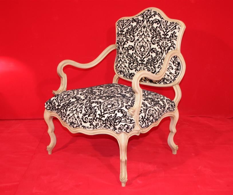 Pair of 1960s Italian Hollywood Regency Carved Wood Boudoir Lounge Armchairs For Sale 6