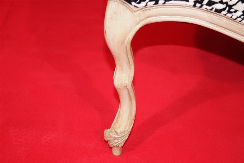 Paar italienische Boudoir-Sessel aus geschnitztem Holz im Hollywood-Regency-Stil der 1960er Jahre im Angebot 1