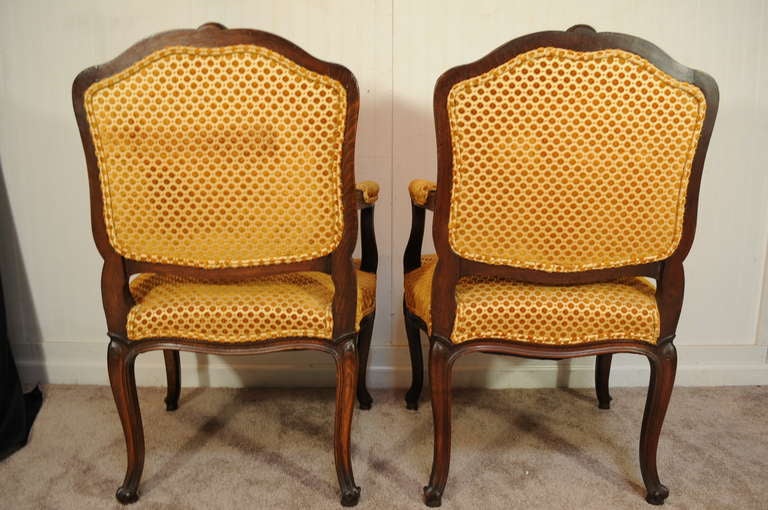 Pair of Vintage Carved Walnut French Louis XV Style Armchairs - Fauteuils 3