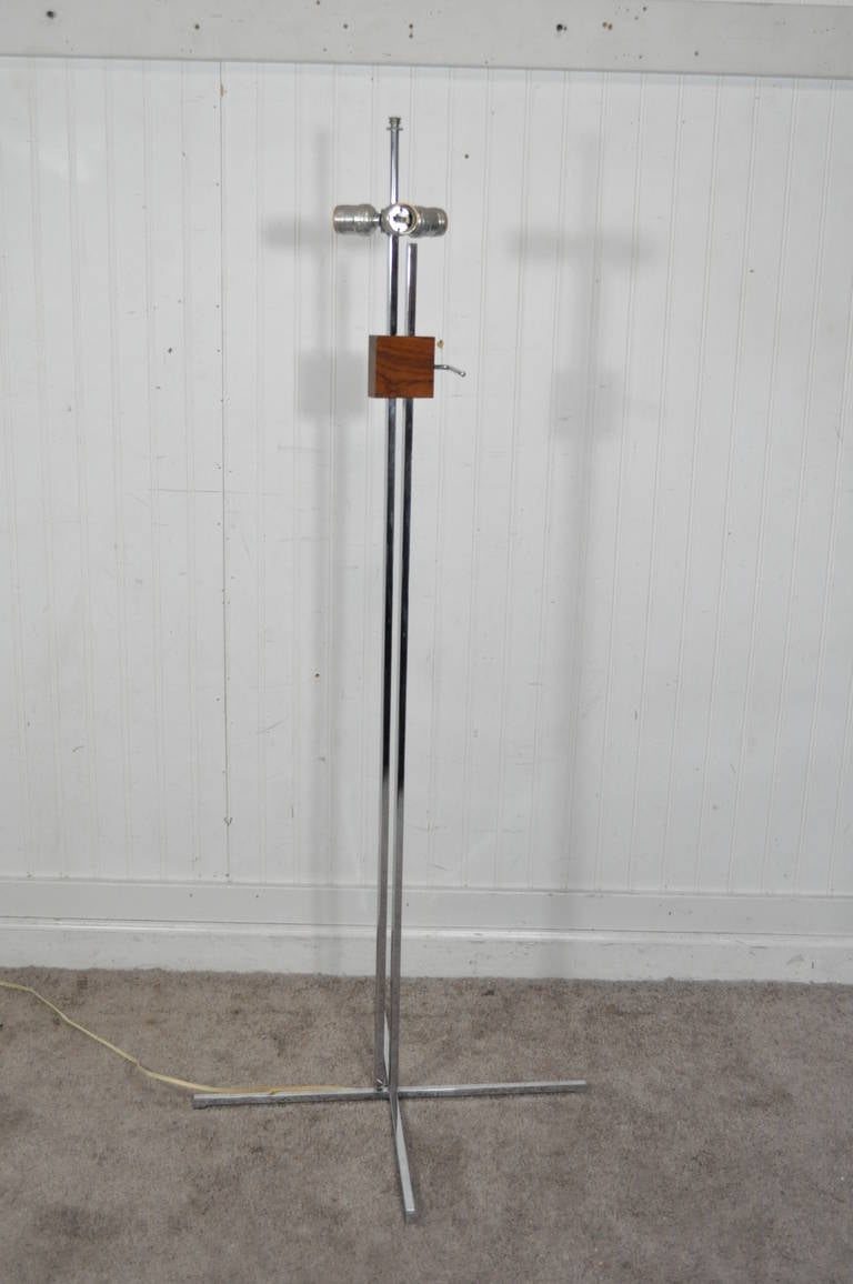 Adjustable Chrome and Walnut Floor Lamp by Hans Eichenberger Mid-Century Modern For Sale 3