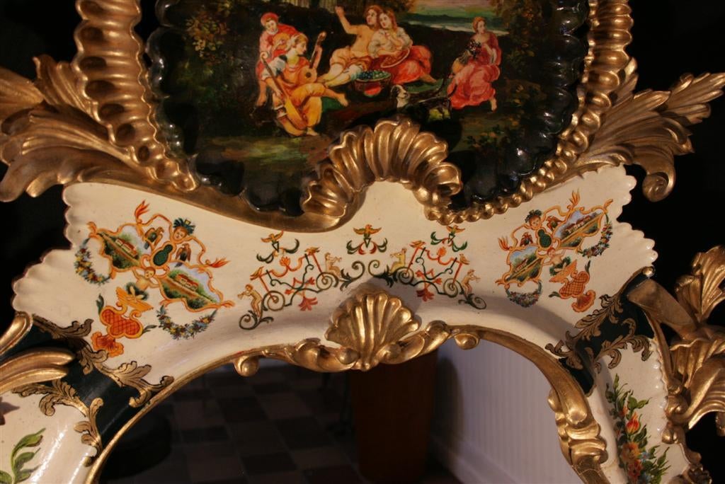 20ième siècle Grand miroir mural rococo italien en bois doré et chinoiserie japonaise de 62 pouces en vente