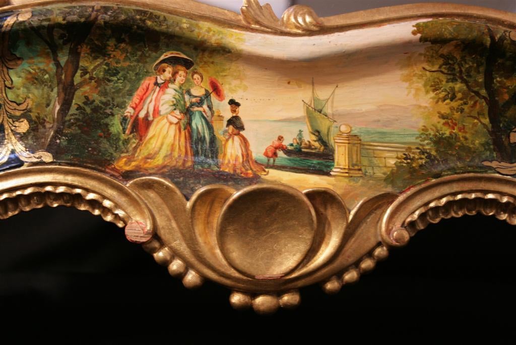 Grand miroir mural rococo italien en bois doré et chinoiserie japonaise de 62 pouces en vente 3