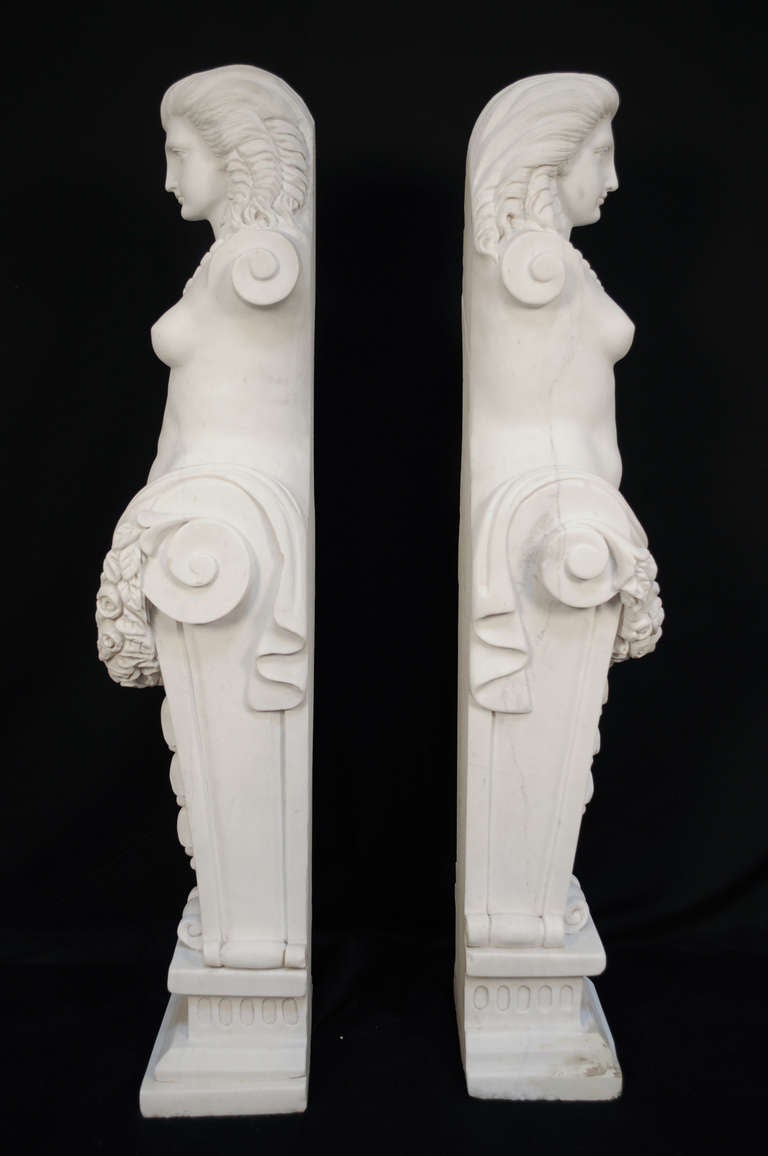 Hand-Carved Carrara Marble Classical Greek Woman Maiden Statues a Pair For Sale 4