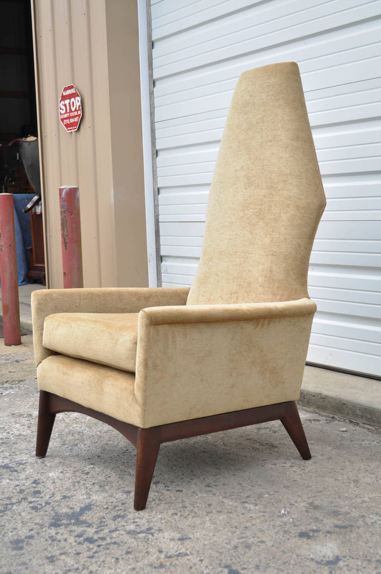 American Mid Century Modern High Back Walnut Lounge Chair in the style of Adrian Pearsall For Sale