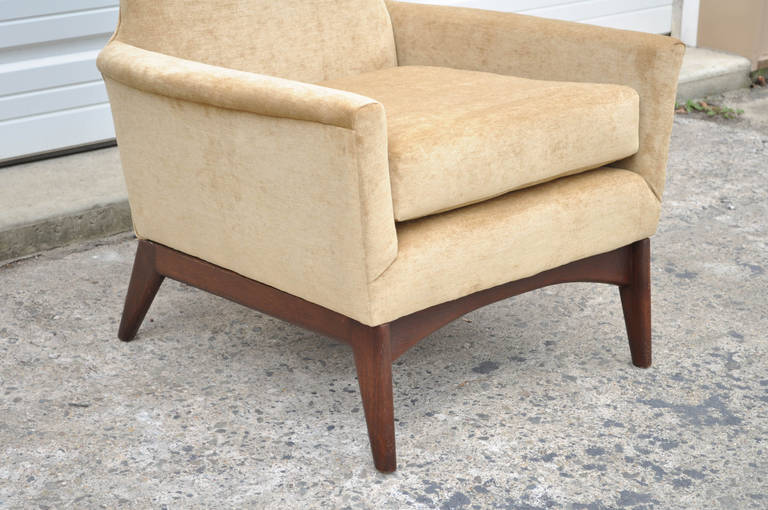 20th Century Mid Century Modern High Back Walnut Lounge Chair in the style of Adrian Pearsall For Sale