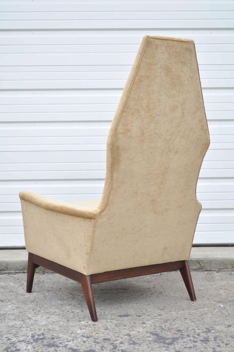 Mid Century Modern High Back Walnut Lounge Chair in the style of Adrian Pearsall For Sale 2