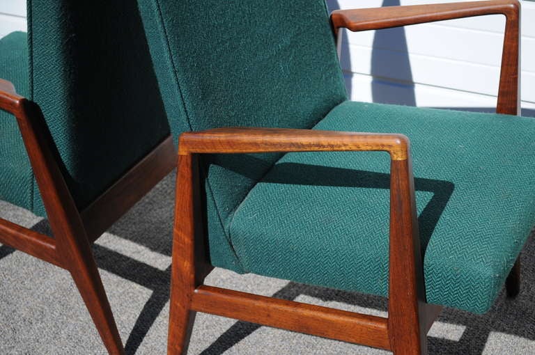 Pair of Jens Risom Design Danish Modern Solid Walnut Sculpted Lounge Arm Chairs In Good Condition In Philadelphia, PA