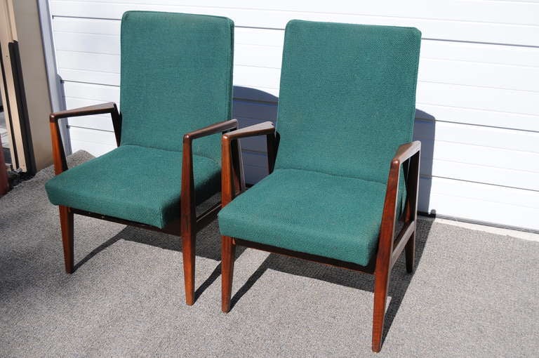 Pair of Jens Risom Design Danish Modern Solid Walnut Sculpted Lounge Arm Chairs 4