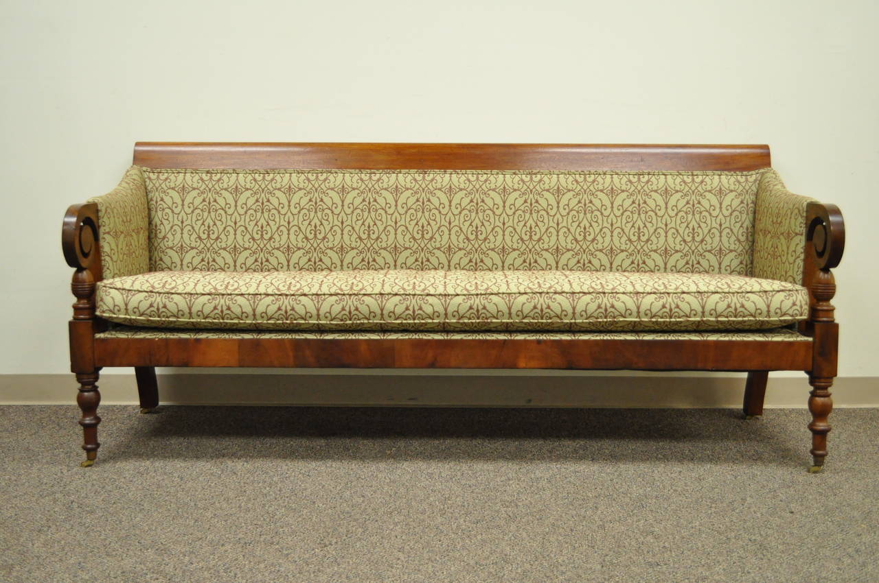 19th Century American Federal Crotch Mahogany Scrolling Arm Sofa In Excellent Condition In Philadelphia, PA