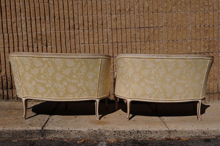 Pair of French Louis XV Style Cream Distress Painted Tufted Settees - Canapes 1