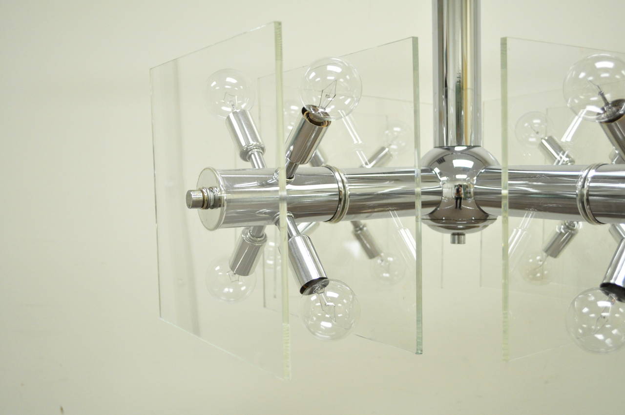 Mid Century Modern Chrome and Lucite Sputnik Orb Chandelier Light Fixture In Good Condition For Sale In Philadelphia, PA