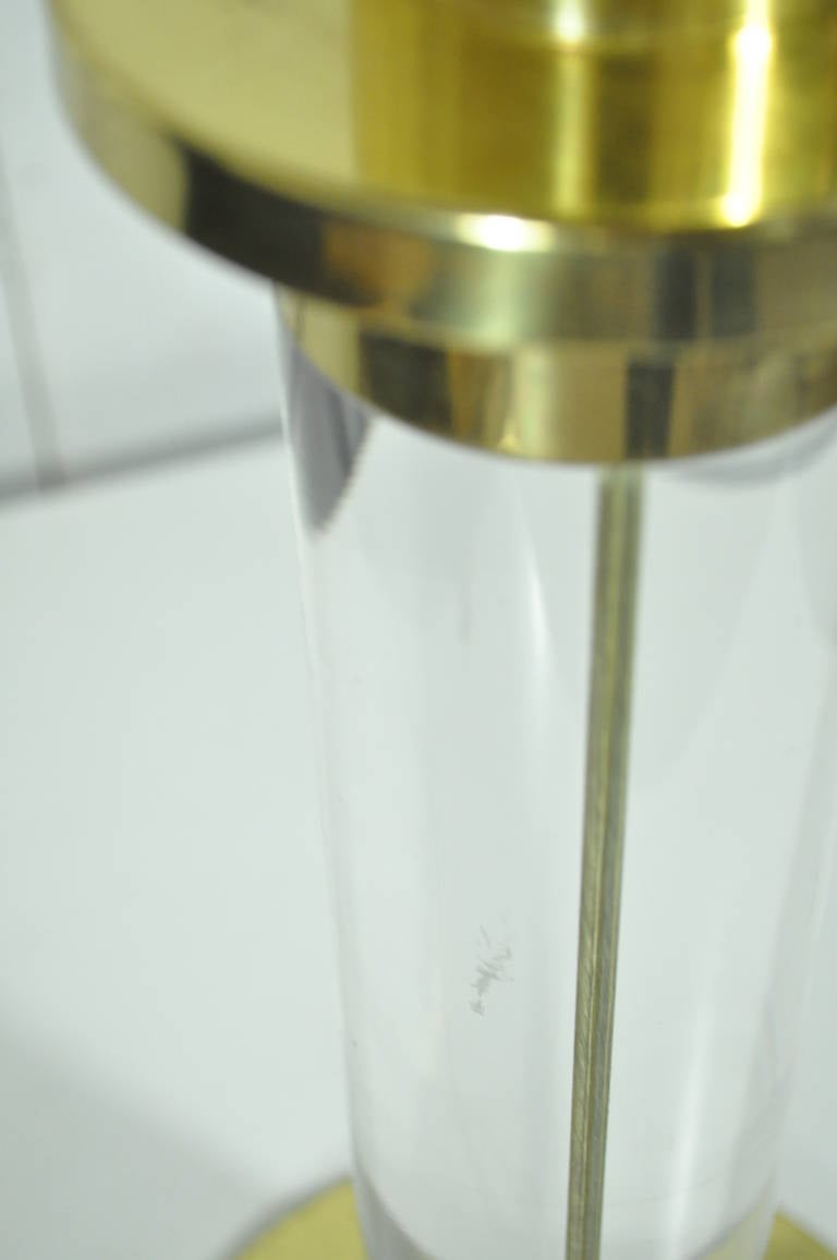 Mid Century Modern Lucite Brass Column Table Desk Lamp after Karl Springer For Sale 1