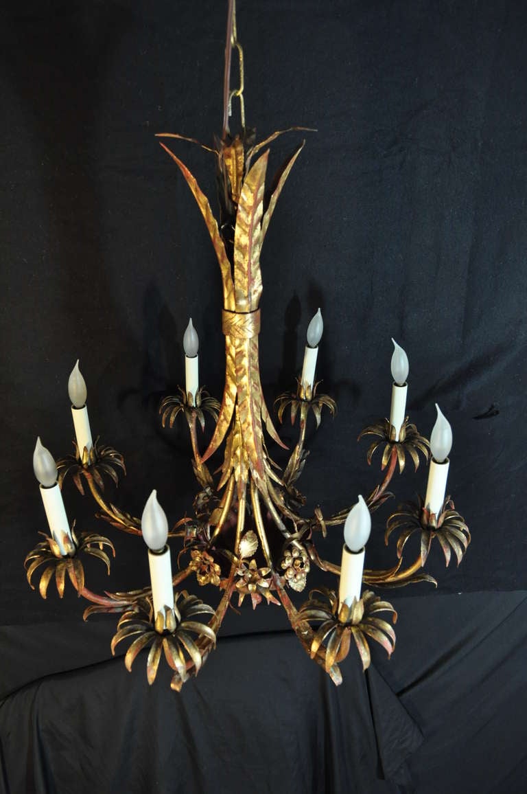 Remarkable Italian leafy Hollywood Regency gold gilt iron toleware 8 light chandelier with stunning wheat sheaf form and beautiful patina to the gold gilt frame.