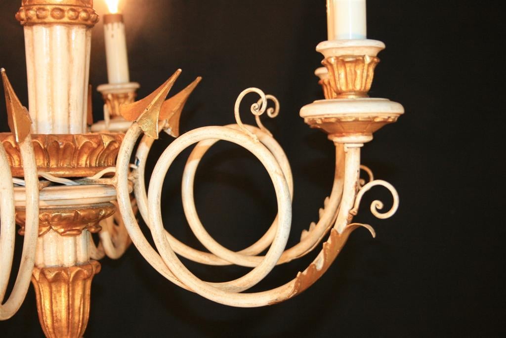 Mid-20th Century 1950s Carved Giltwood Italian Neoclassical Style Gold and White Arrow Chandelier For Sale