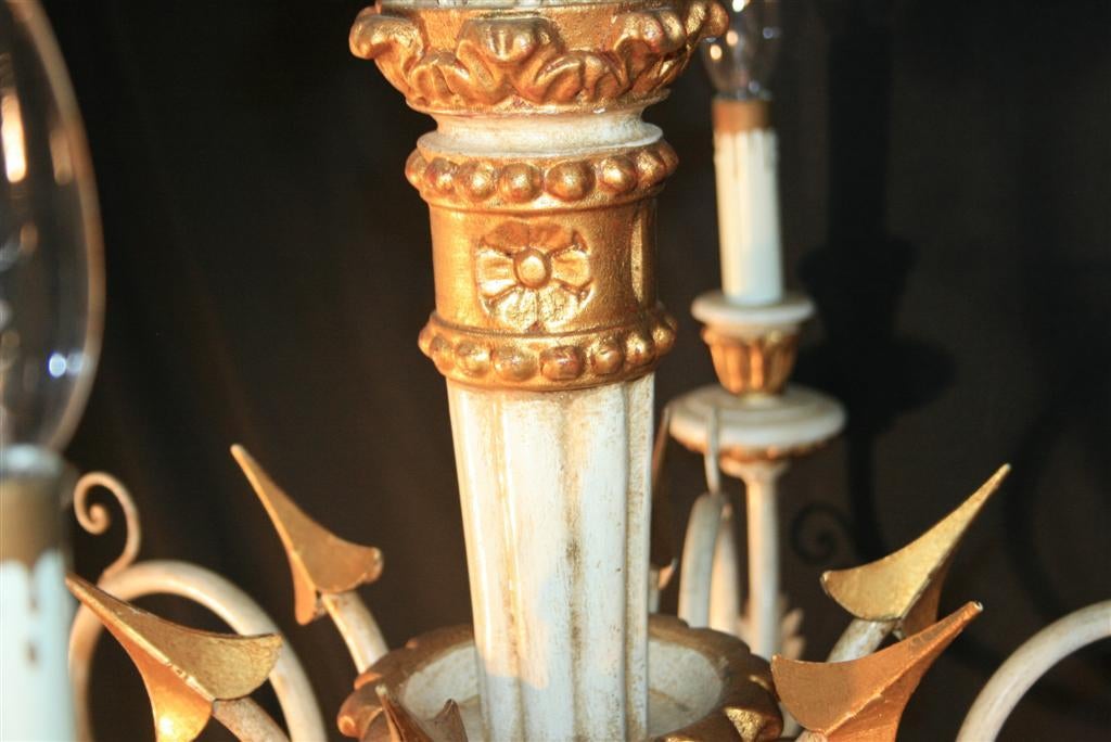 1950s Carved Giltwood Italian Neoclassical Style Gold and White Arrow Chandelier For Sale 2
