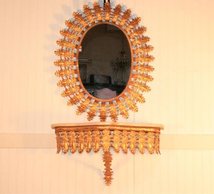 Miroir mural Sunburst et table console italienne Hollywood Regemcy en métal doré en vente 4