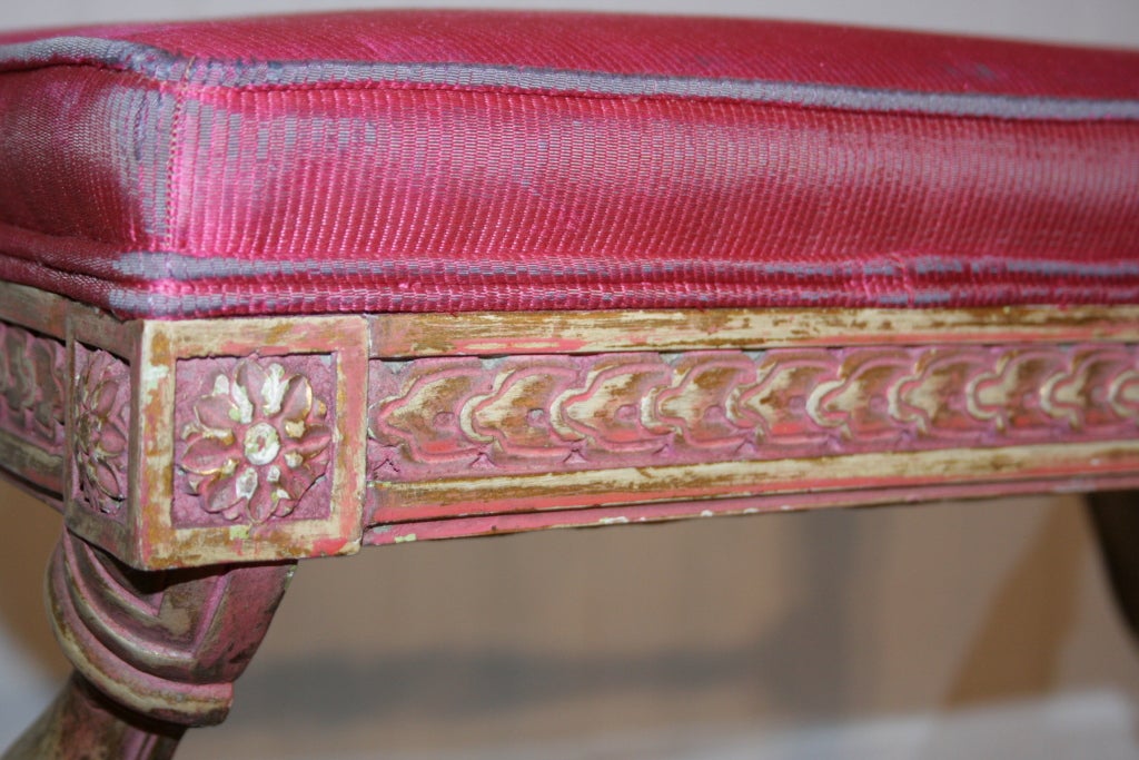 Italian Neoclassical Carved Wood Hoof Foot X-Form Bench Pink Distress Painted In Good Condition In Philadelphia, PA
