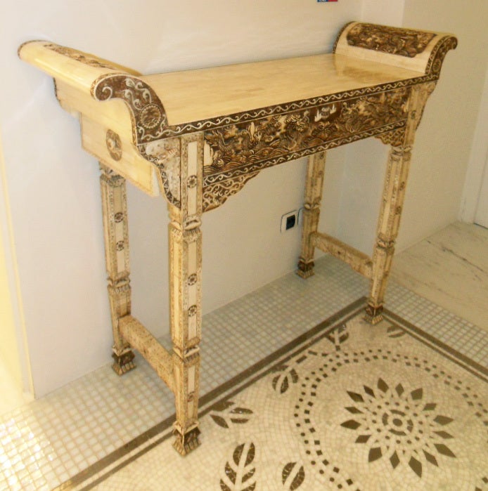 A Mid 20th century Console-altar table  made of bone “tesserae”,in ivory color,and with rich  and detailed sculpted panels-
    Made in China  for the european market.
size cm 128x40 x103 H (circa 1950)