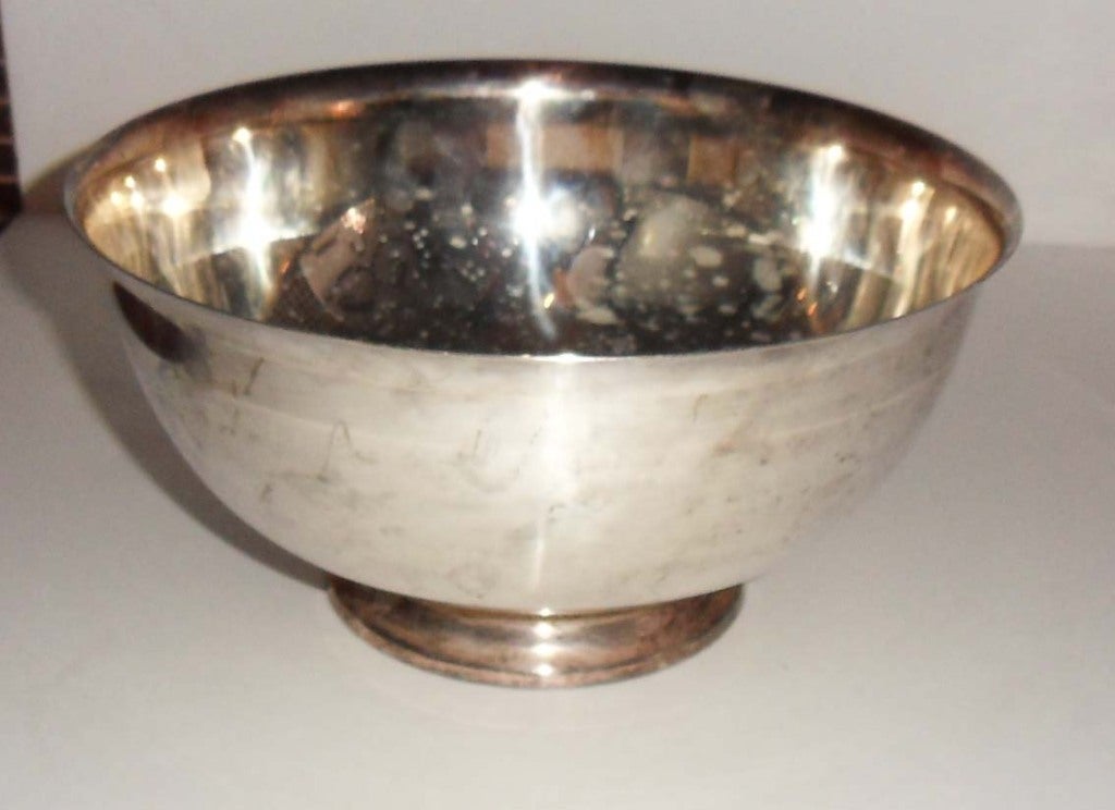 Classic Reed & Barton silverplate footed bowl. Marked "Reed & Barton 104".
Circa 1960