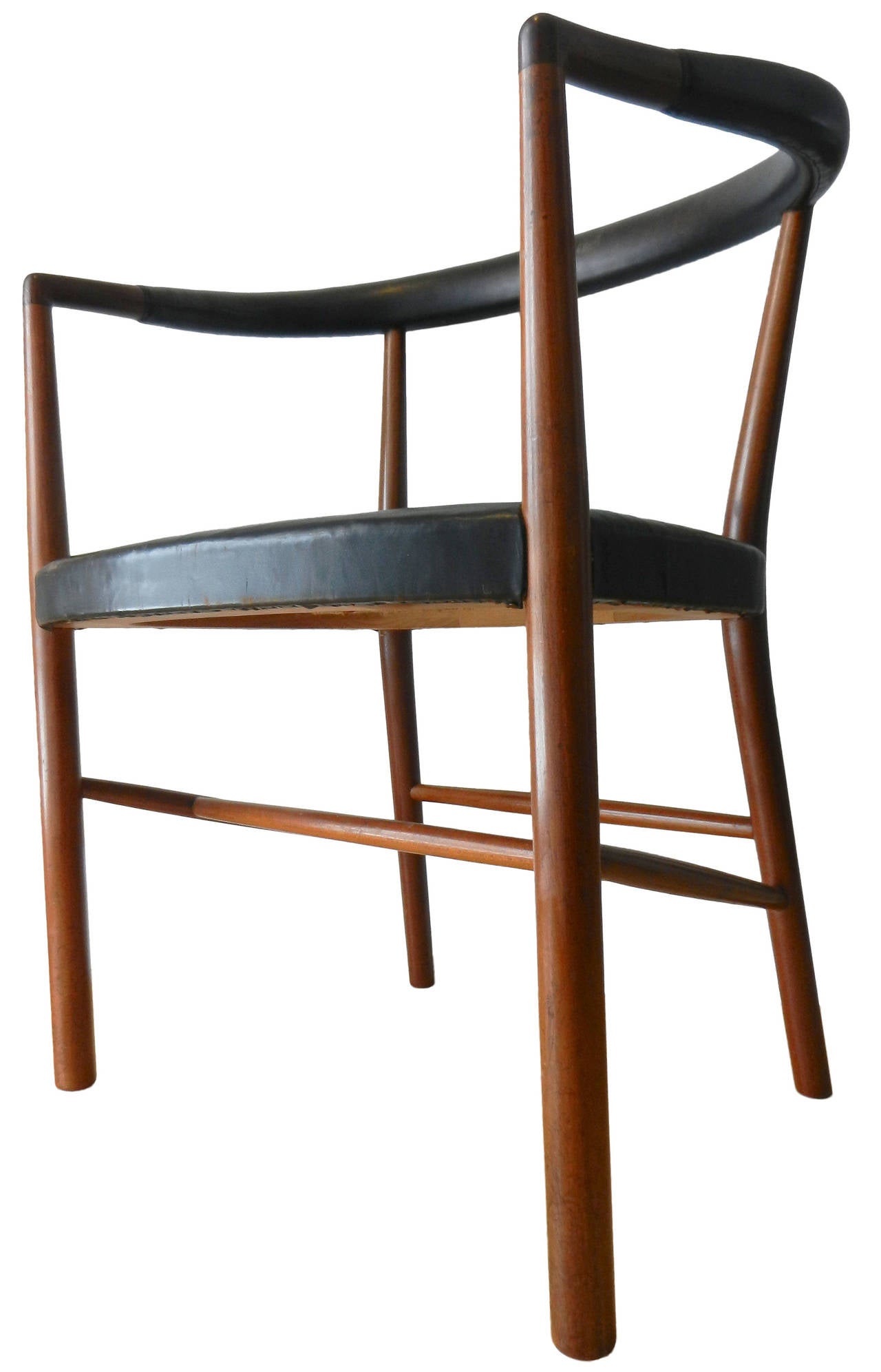 An exceptional example of the FN chair created by Jacob Kjaer in 1948.
Originally designed for use at the UN building in New York.