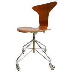 Vintage Arne Jacobsen architect
s chair