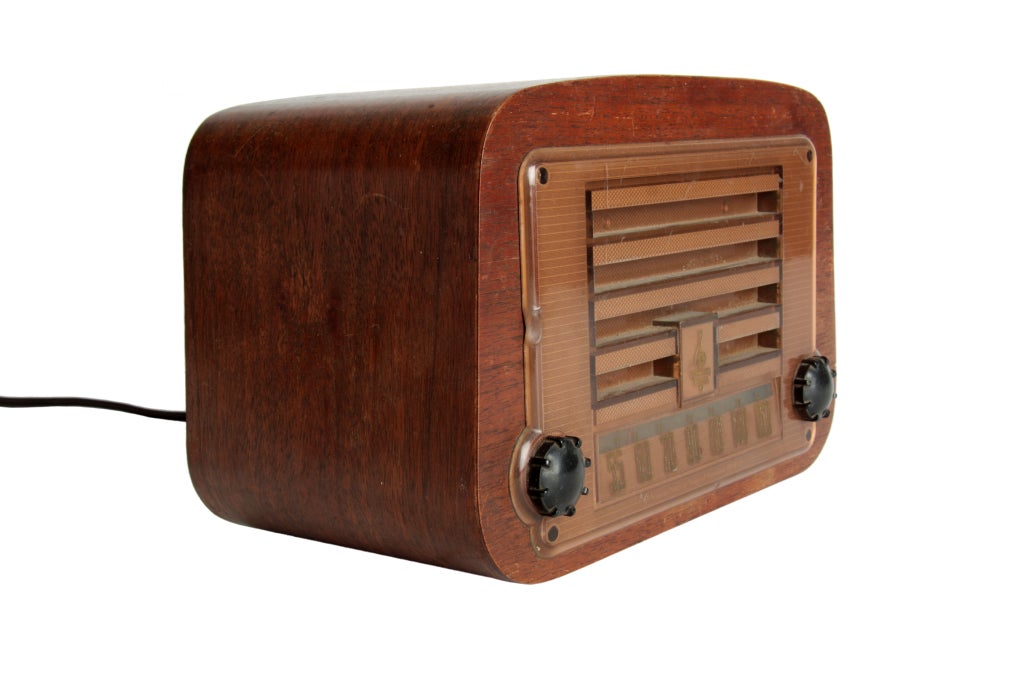 A nice radio design by the Eames office.  Model 578A.
Mahogany veneer case with plastic face and dials.