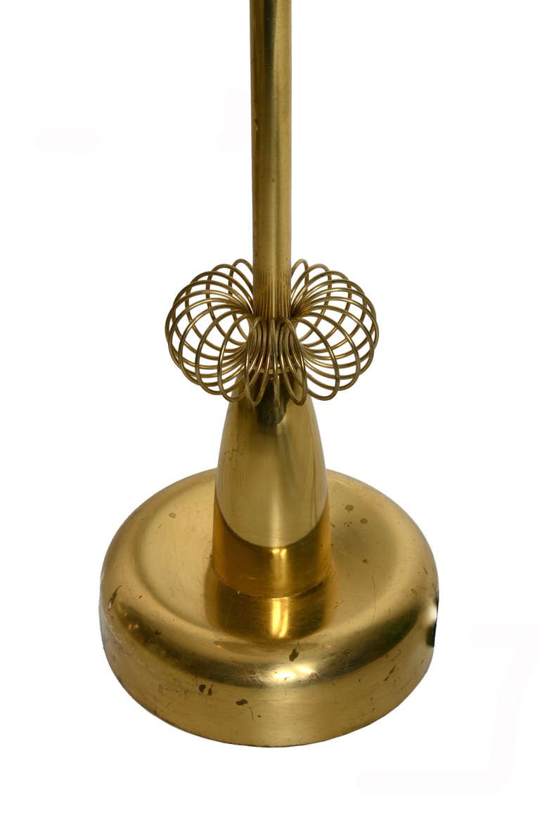 A Tynell table lamp in solid brass for Idman, ca. 1950's
An unusual form with an iconic adjustable brass flower or florette that can travel the entirety of the central shaft of the lamp.