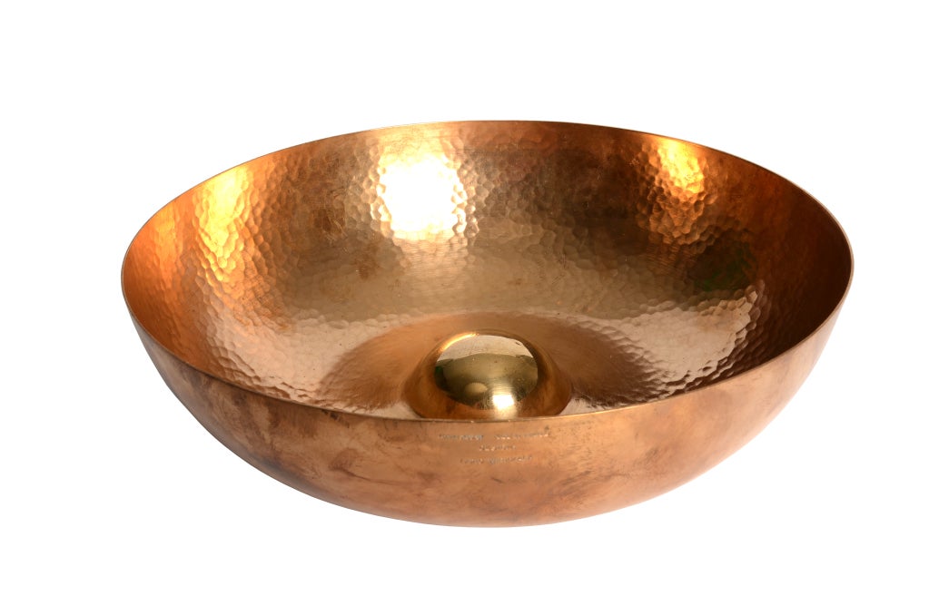 A terrific handmade Bronze bowl for Kultakeskus Oy.
These bowls are custom ordered and hand hammered to shape.  An exceptional piece.
Executed in 1974.