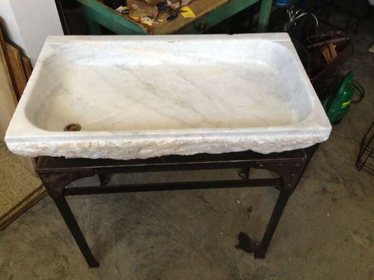 19th C French Carved Marble sink In Good Condition In Nashville, TN