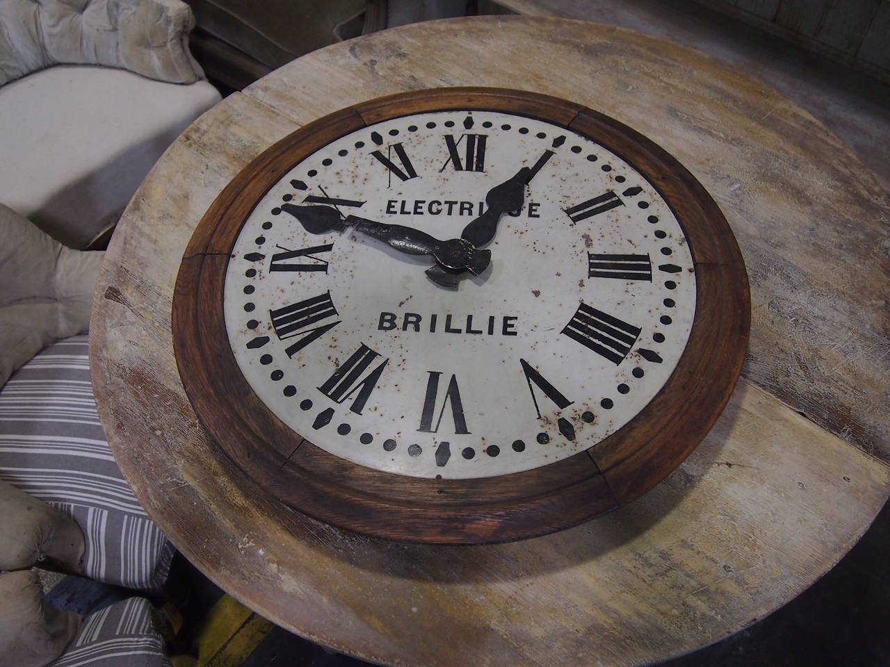 French Walnut Railway clock from the 1930's. Painted metal far and Mahogany Case. One arm has been repaired - see photos. Clock is in original condition and mechanism is non-working