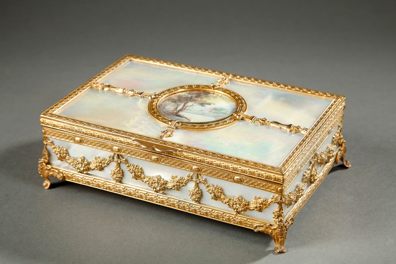 Charles X jewels box in mother-of-pearl with miniature For Sale
