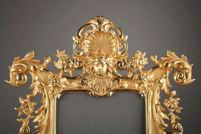 Louis XV style gilt bronze frame with mascaron and foliage In Good Condition For Sale In Paris, FR