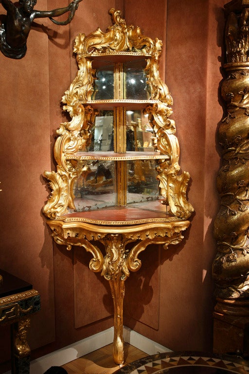 Italian 18th century giltwood corner console