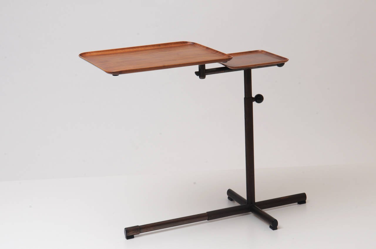 Very nice an rare edition of the well known Caruelle adjustable table.
Produced by EMBRU.