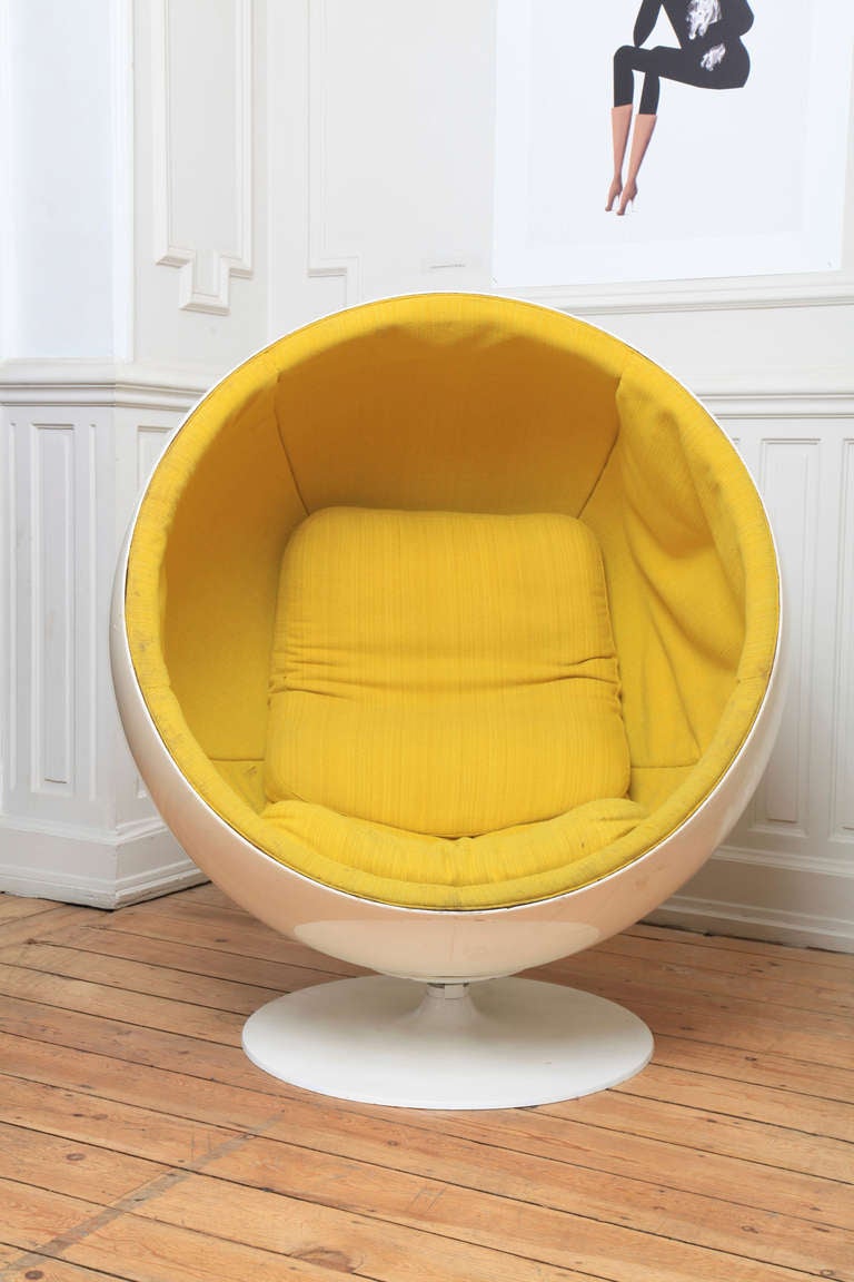 Ball chair by Eero Aarnio 5