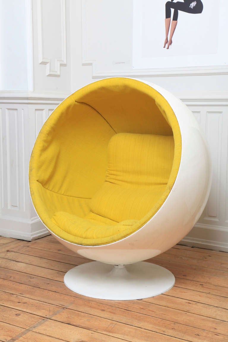 Ball chair by Eero Aarnio 6