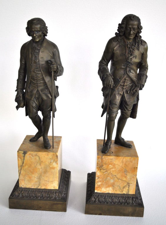 Paire de figures de Voltaire et Rousseau en bronze de restauration