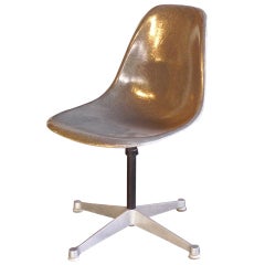 Charles and Ray Eames for Herman Miller Fiberglass Swivel-base Side Chair
