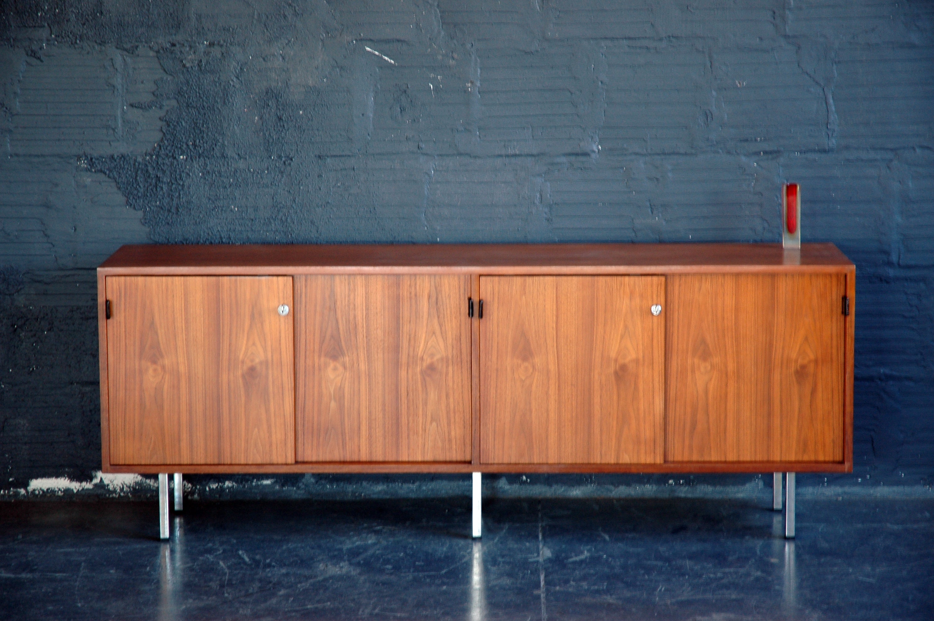Florence Knoll Walnut 540 Credenza with Leather Door Pulls For Sale