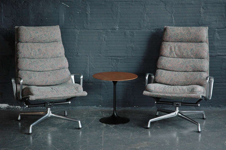 A pair of great-looking and supremely comfortable Soft Pad lounge chairs. A variation on the Aluminum Group lounge, the Soft Pad adds comfy cushions for extra lounge factor.