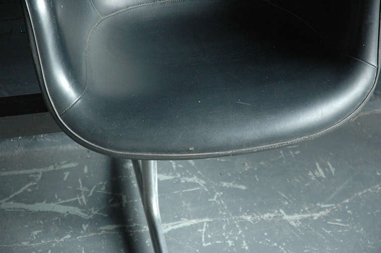 Late 20th Century Charles and Ray Eames for Herman Miller Fiberglass Tandem Seating For Sale