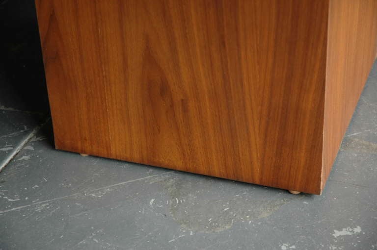 John Keal for Brown Saltman Walnut Extendable Coffee Table