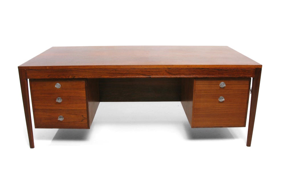An absolute classic, and one of Juhl’s best-known designs. Finn Juhl was educated as an architect at the Royal Danish Academy of Fine Arts School of Architecture, and went on to work in the office of Danish Functionalist architect Vilhelm Lauritzen