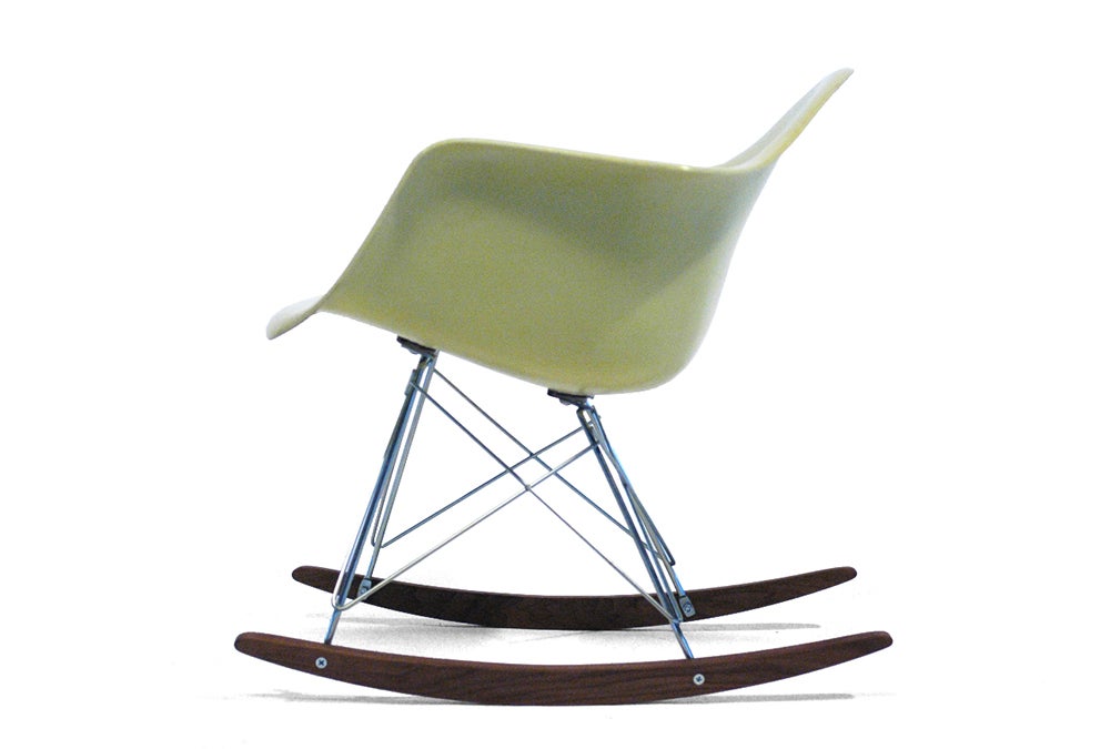 Design Charles and Ray Eames
Made in USA by Herman Miller
 
An amazing selection of original Eames DSR chairs by Herman Miller. An absolute classic, and one of the Eames’ best-known designs. We have a variety of colors – dark red, light blue,