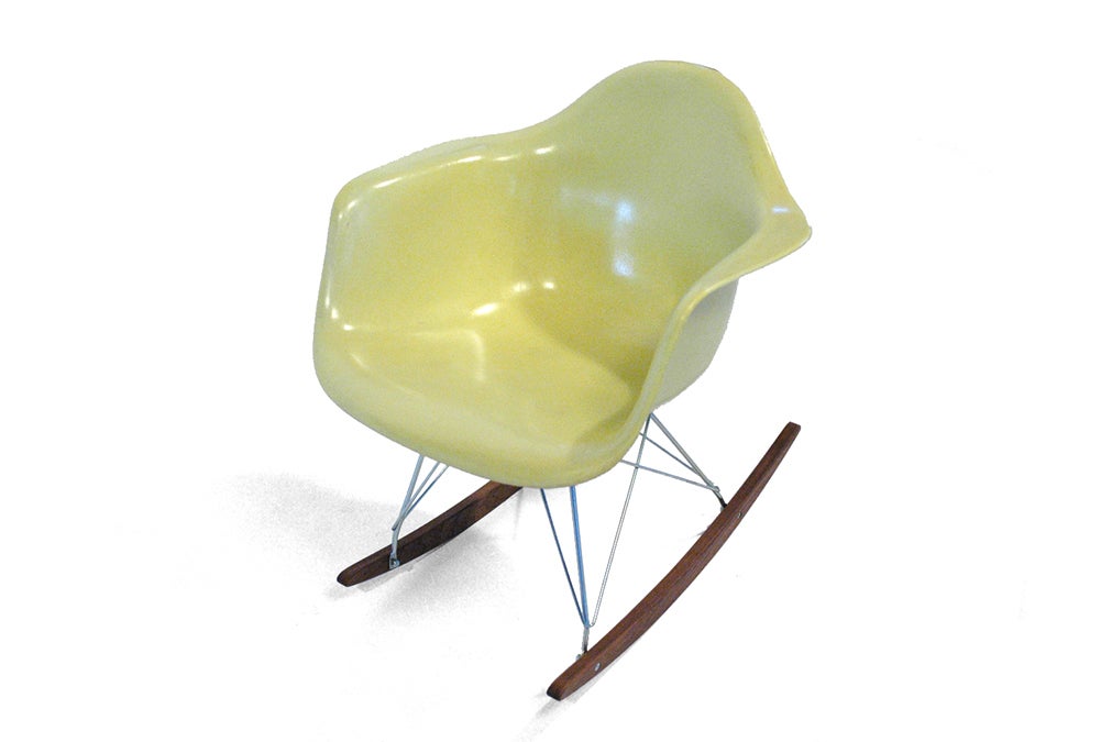 Mid-20th Century Charles and Ray Eames for Herman Miller Fiberglass RAR Chair For Sale